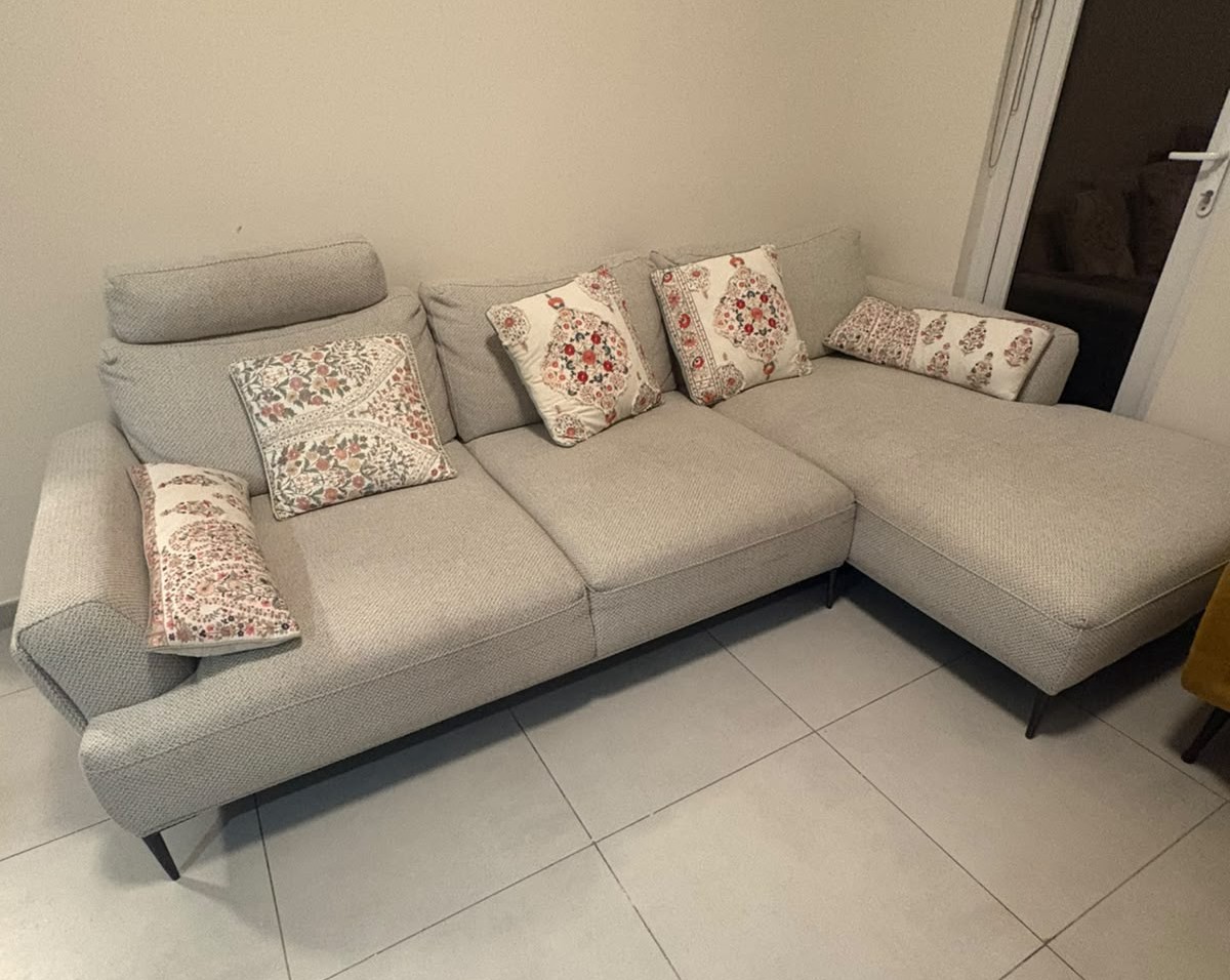Contemporary Sofa with Adjustable Backrest thumbnail 4