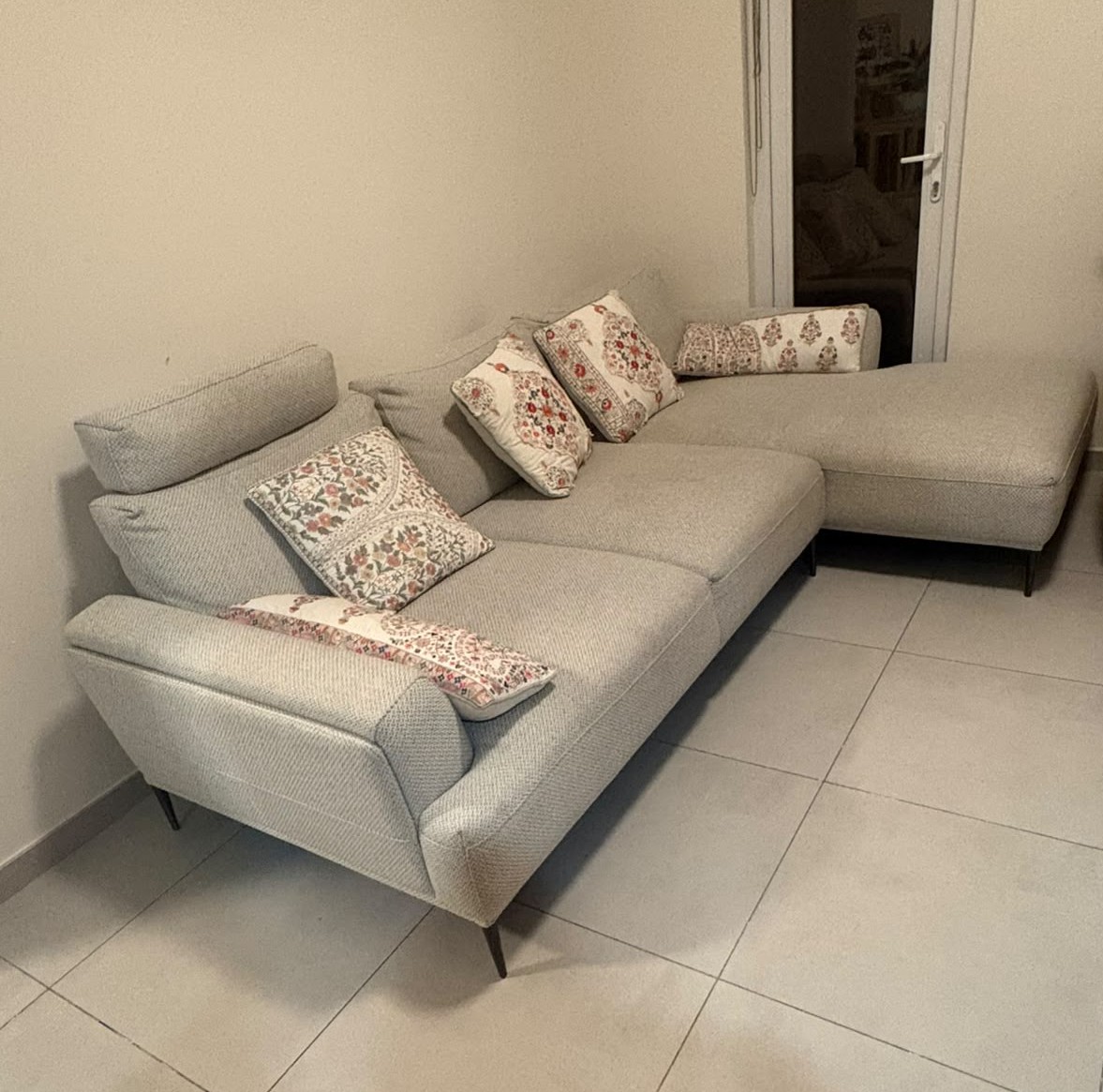 Contemporary Sofa with Adjustable Backrest thumbnail 5