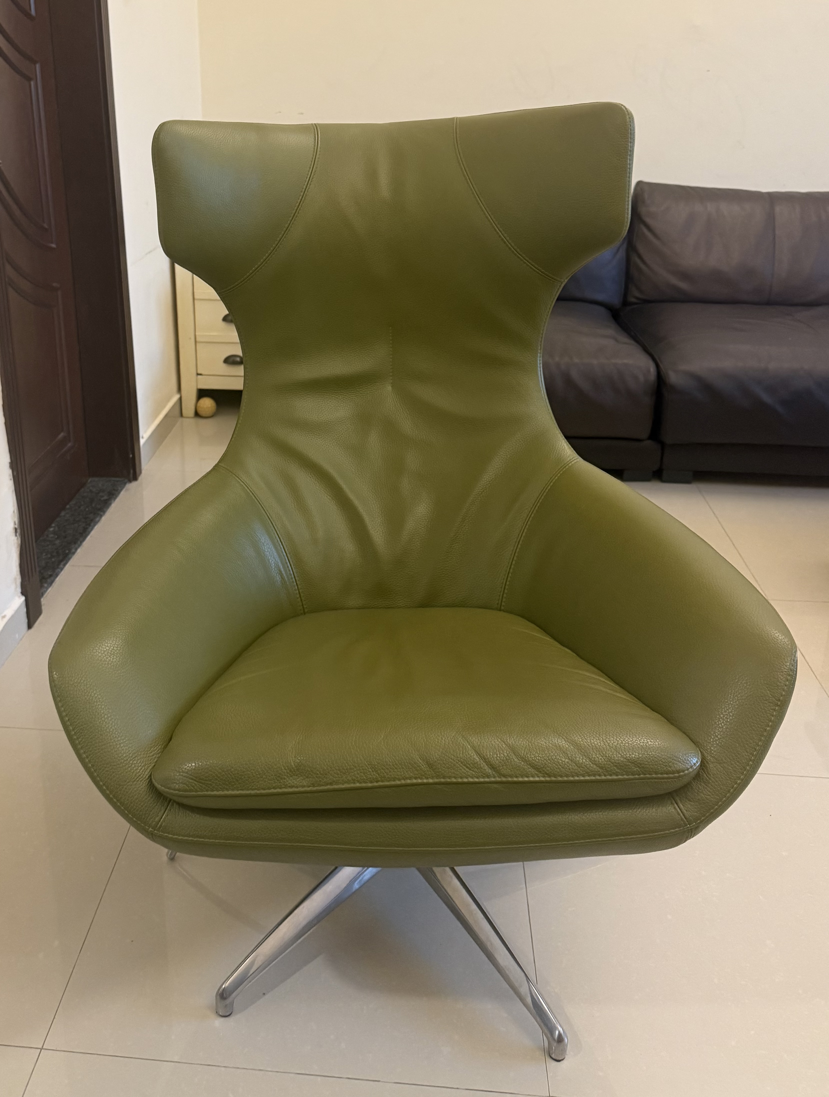 Leolux Caruzzo Swivel Armchair by Frans Schrofer – Olive Green Leather thumbnail 4