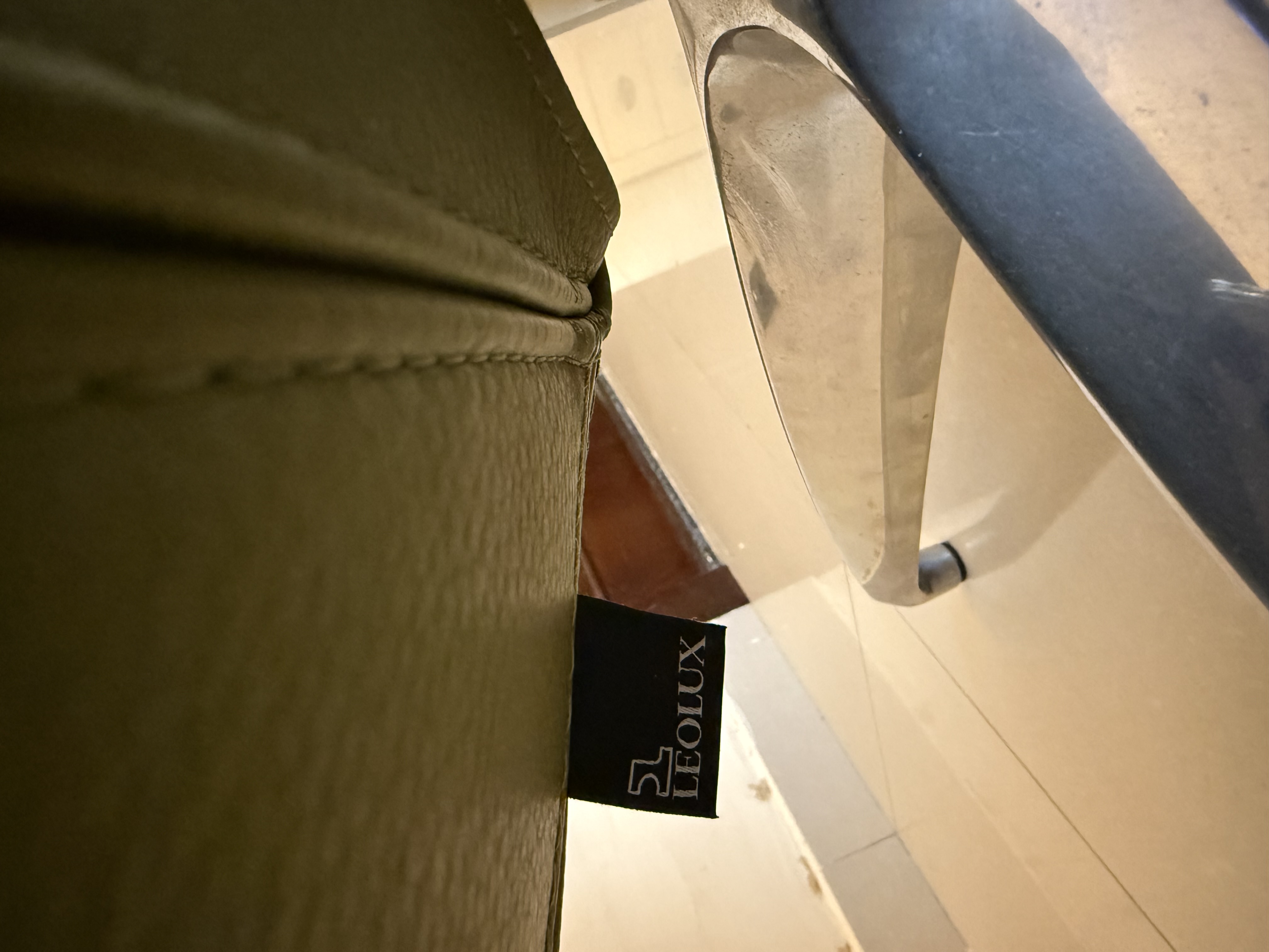 Leolux Caruzzo Swivel Armchair by Frans Schrofer – Olive Green Leather thumbnail 6