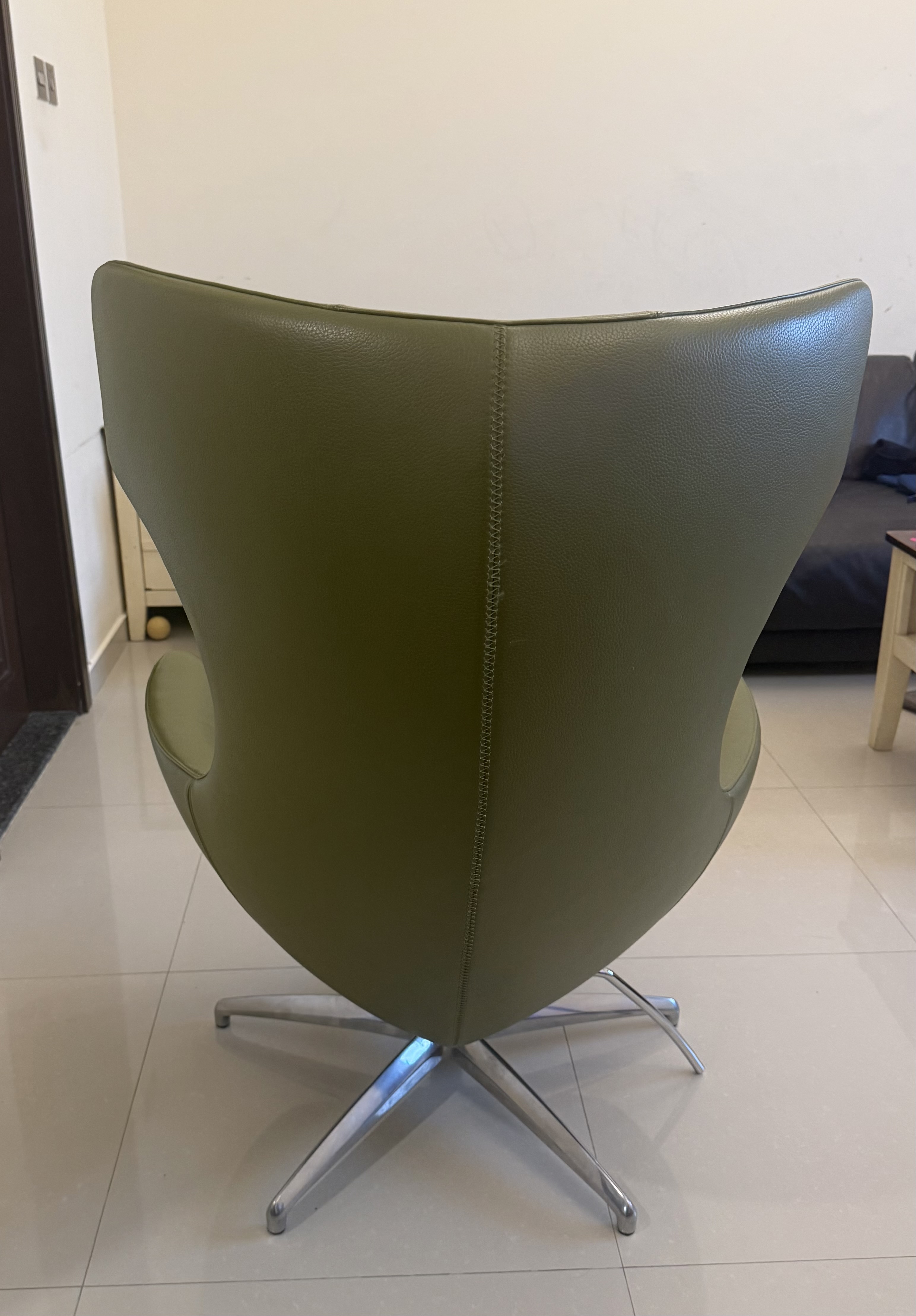 Leolux Caruzzo Swivel Armchair by Frans Schrofer – Olive Green Leather thumbnail 7